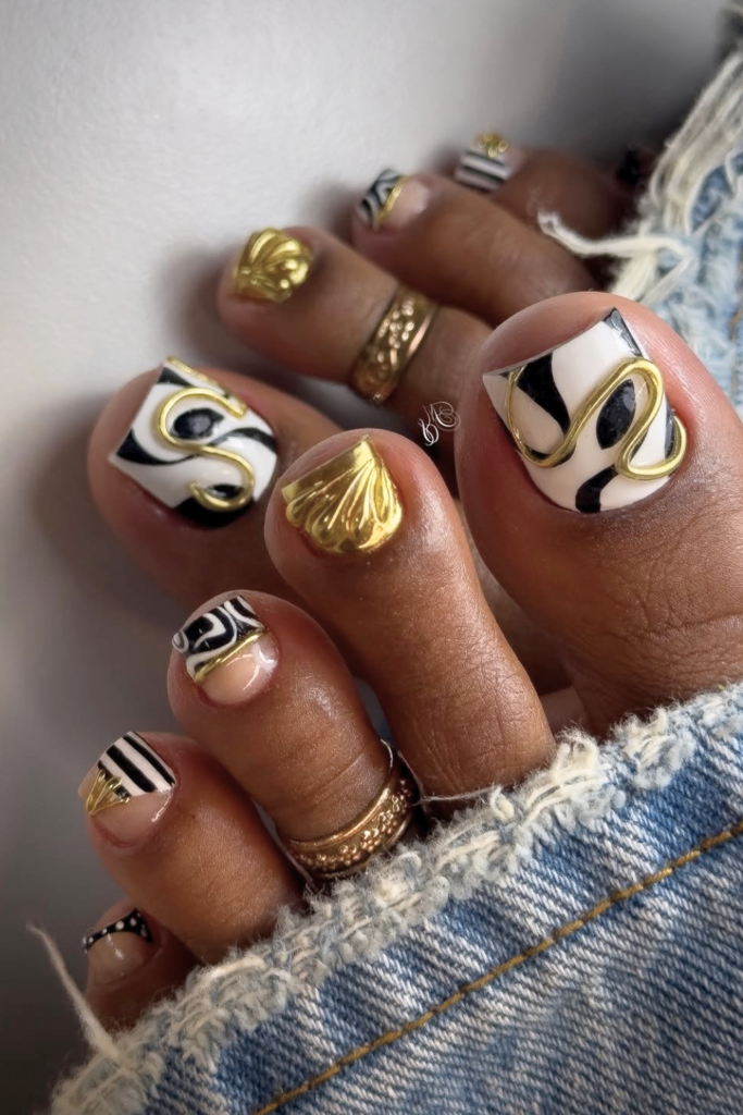 abstract line art toe nails with minimalist design, modern summer pedicure idea for aesthetic nails