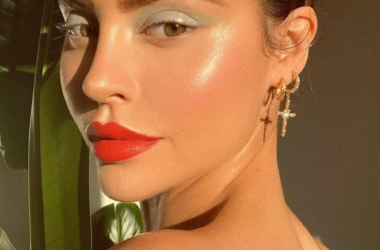 glowy makeup look with dewy skin, soft blush and glossy lips, natural radiant skin finish