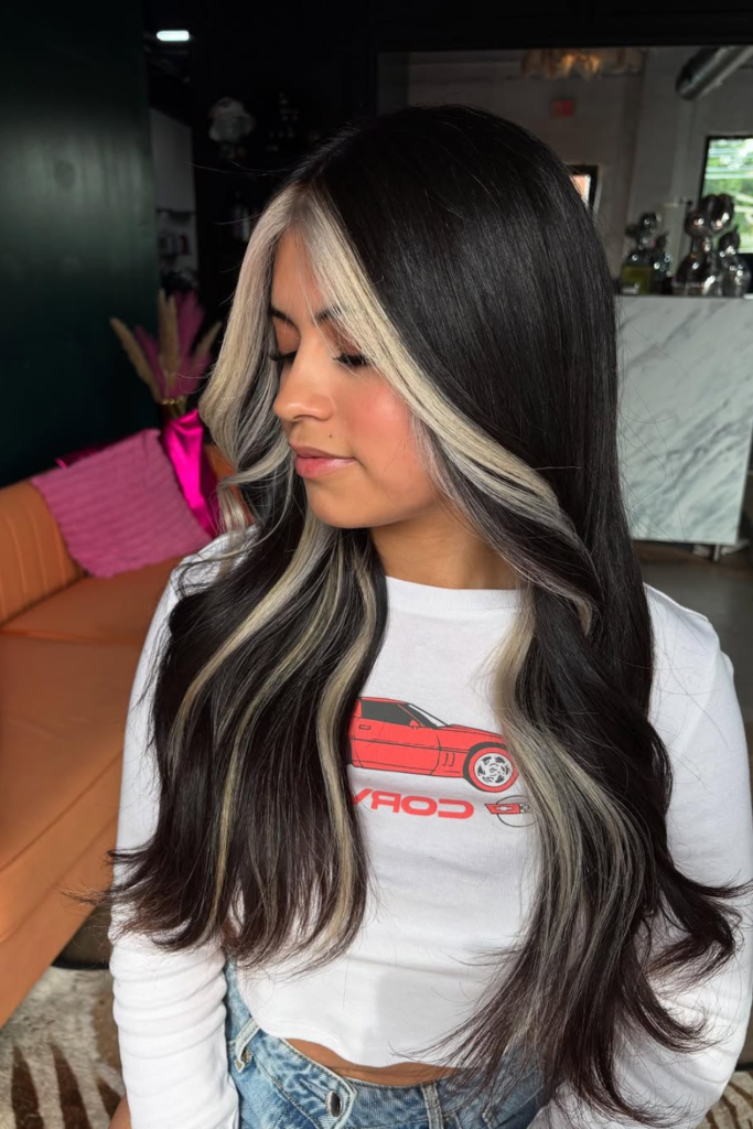 Money piece with hidden underlayer hair color