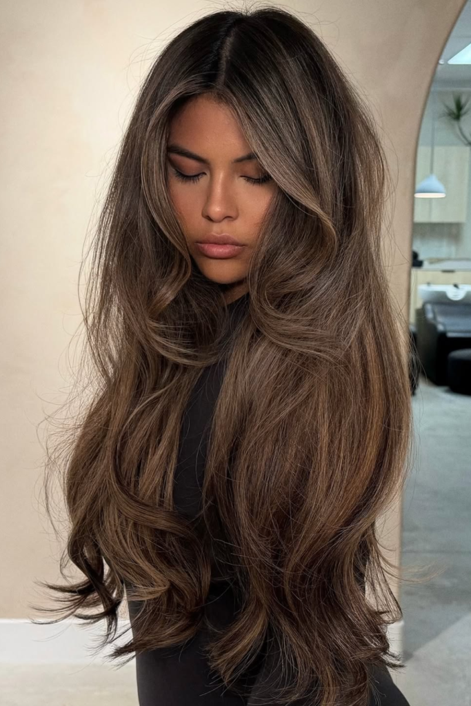Mushroom bronde hair with smoky dimension
