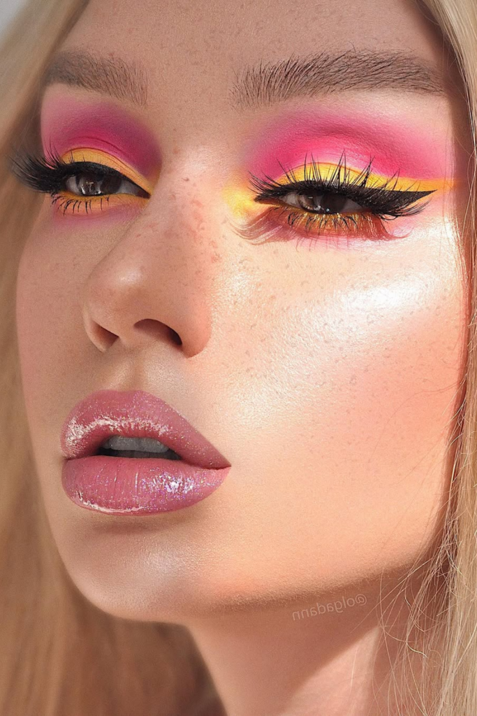 Pink summer makeup with glossy lips and rosy cheeks