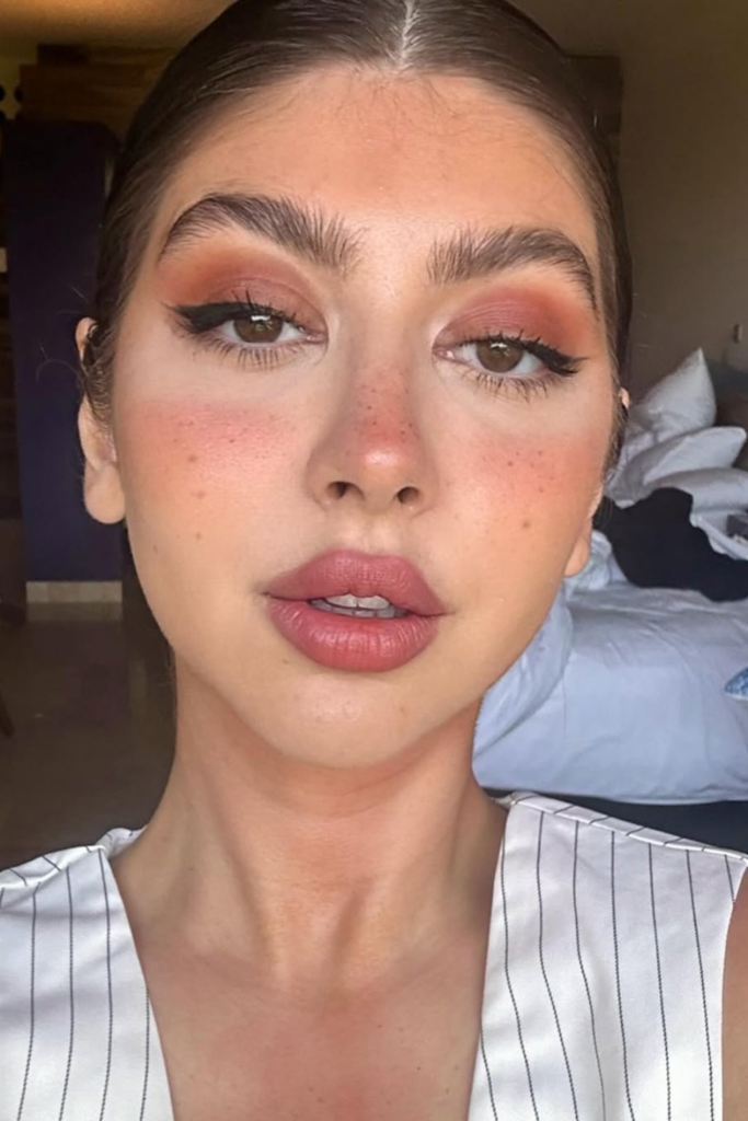 Trendy glowy makeup with fluffy brows and glossy lips