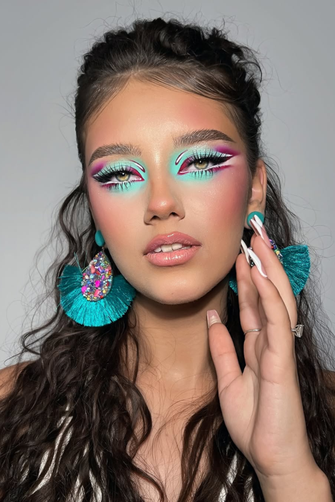 Icy blue eyeliner look with fresh cool-toned eye makeup details