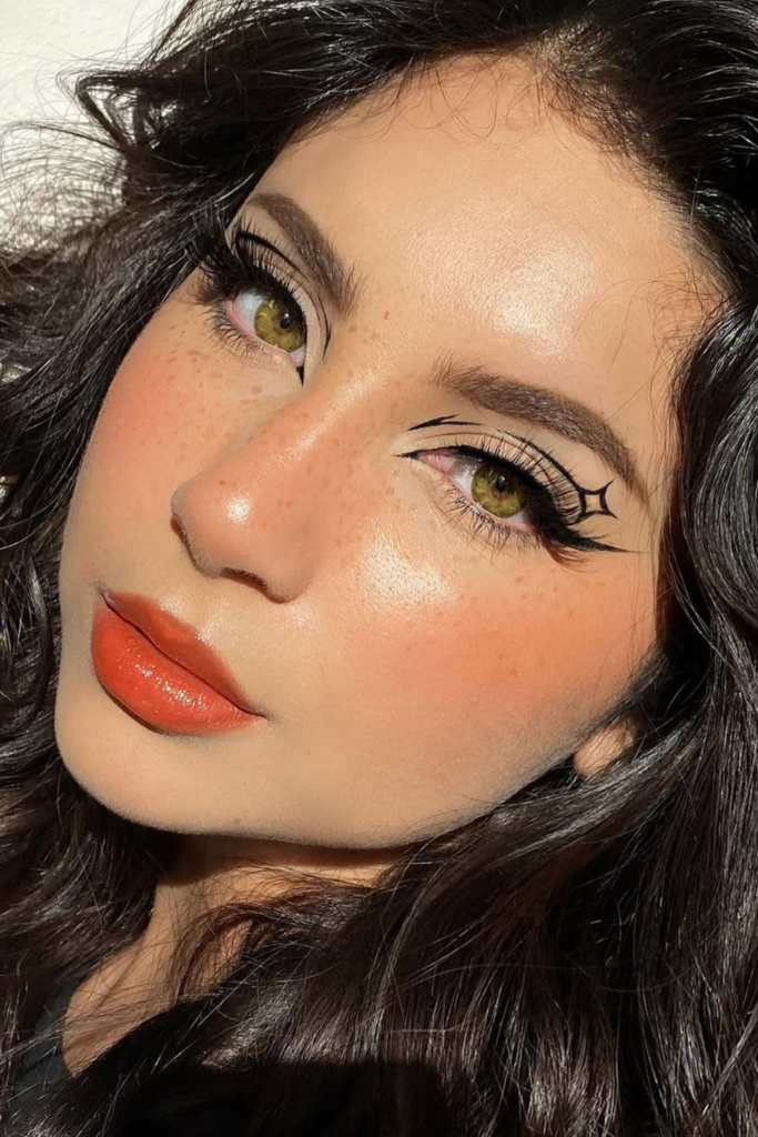 Minimalist eyeliner design with a sleek single-line eye makeup look