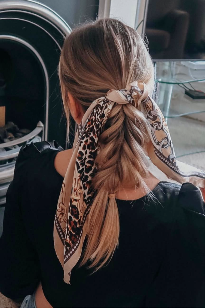 Vintage ponytail hairstyle with soft summer texture